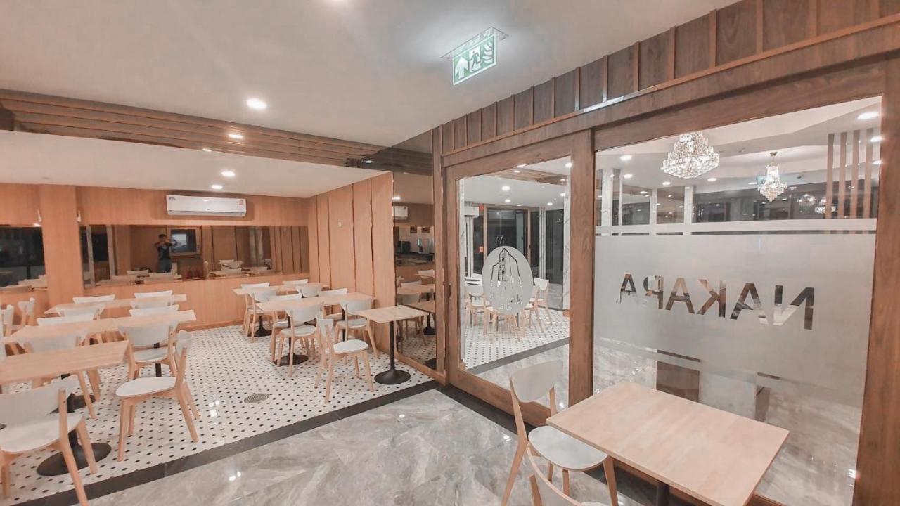 Nakara Hotel, Убонратчатхани Экстерьер фото