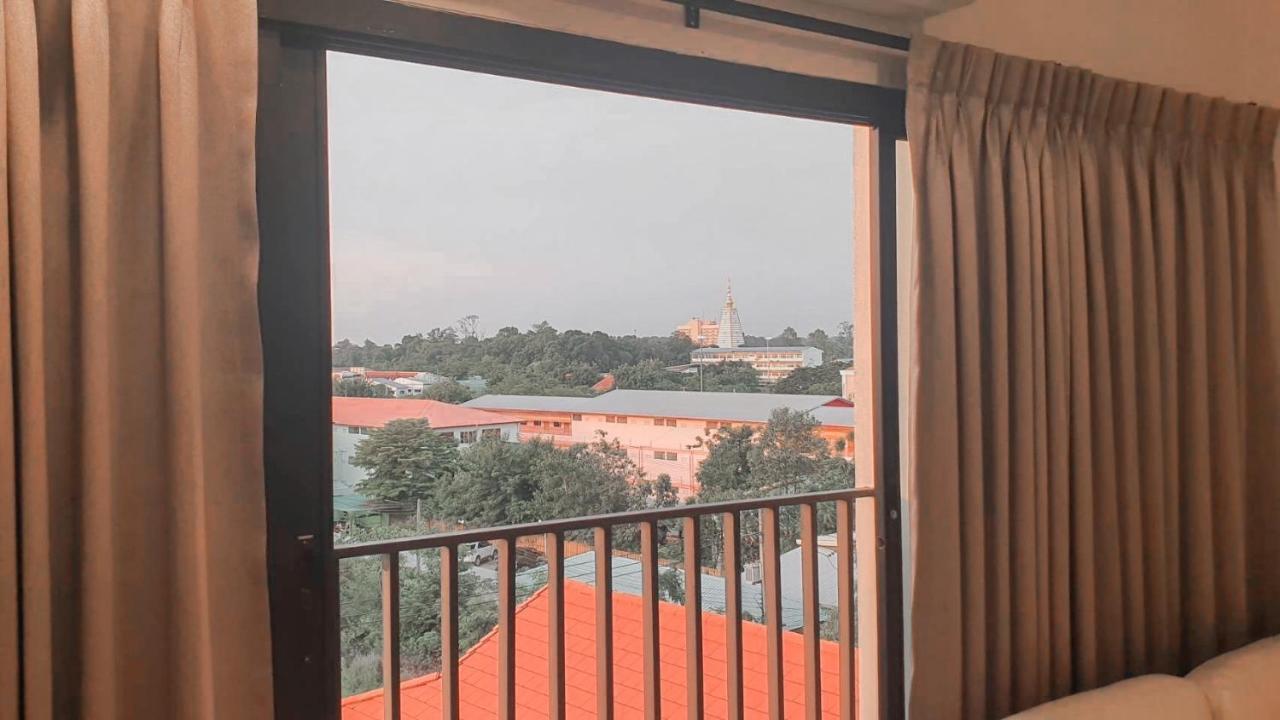 Nakara Hotel, Убонратчатхани Экстерьер фото