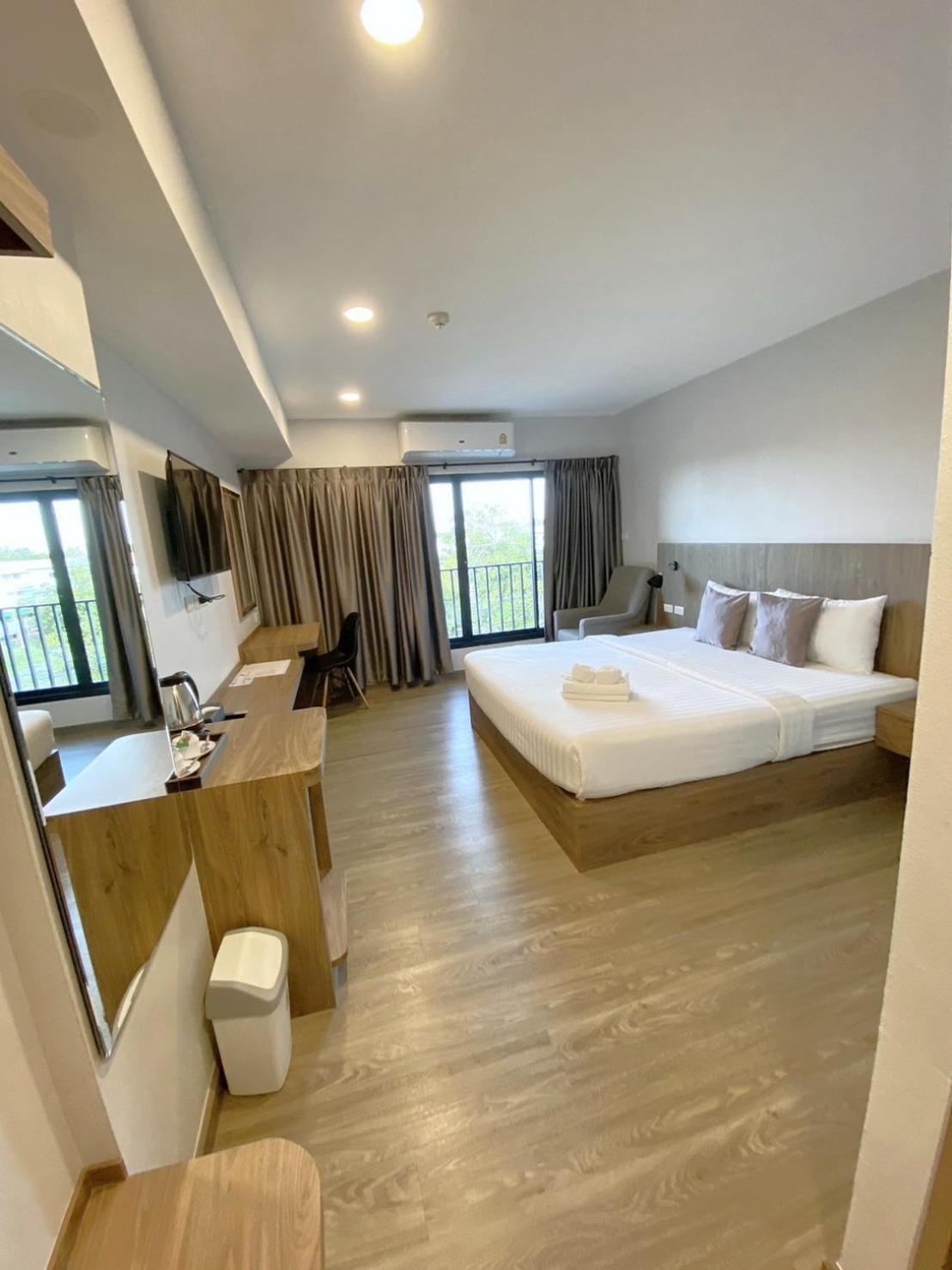 Nakara Hotel, Убонратчатхани Экстерьер фото