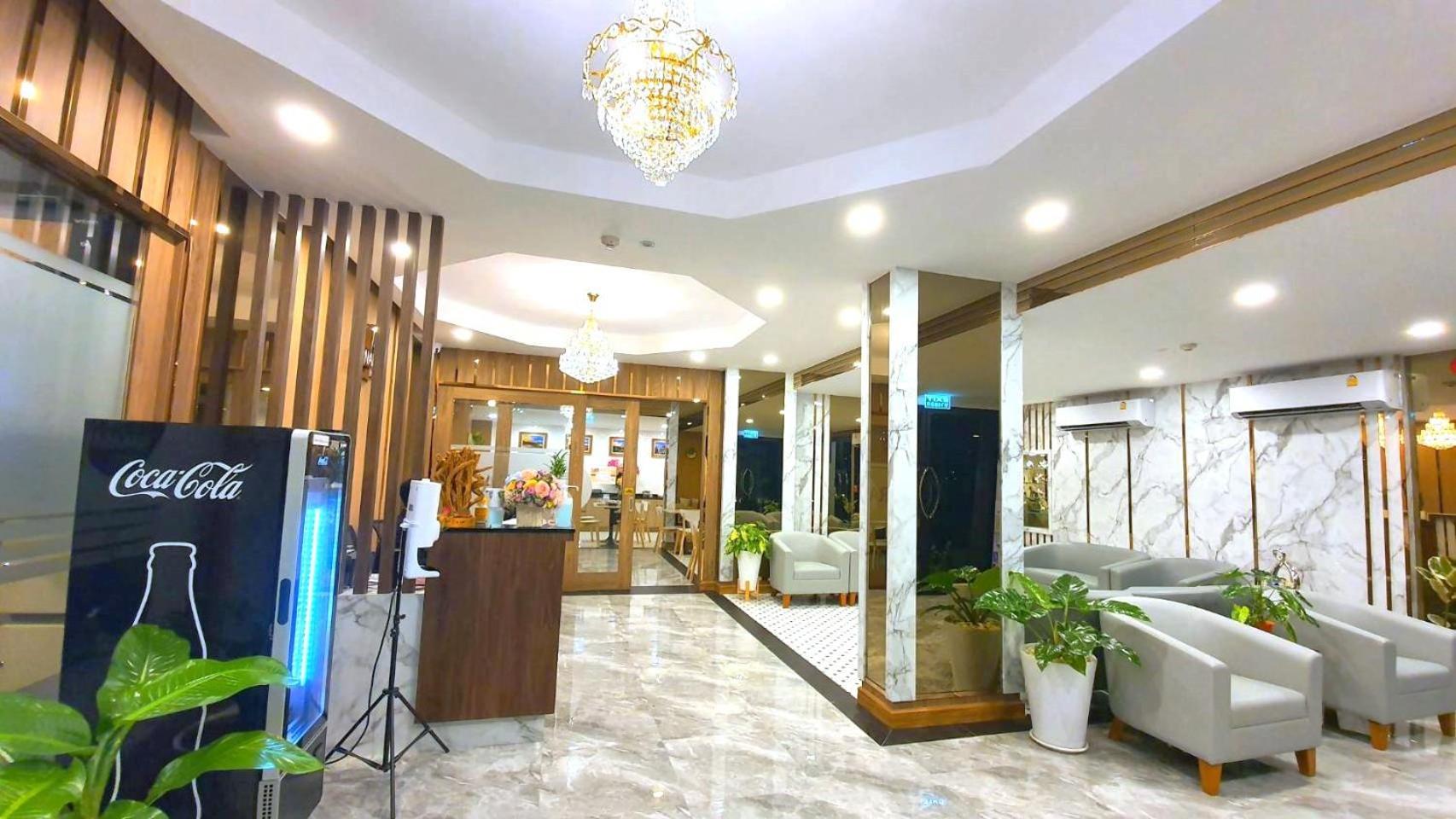 Nakara Hotel, Убонратчатхани Экстерьер фото